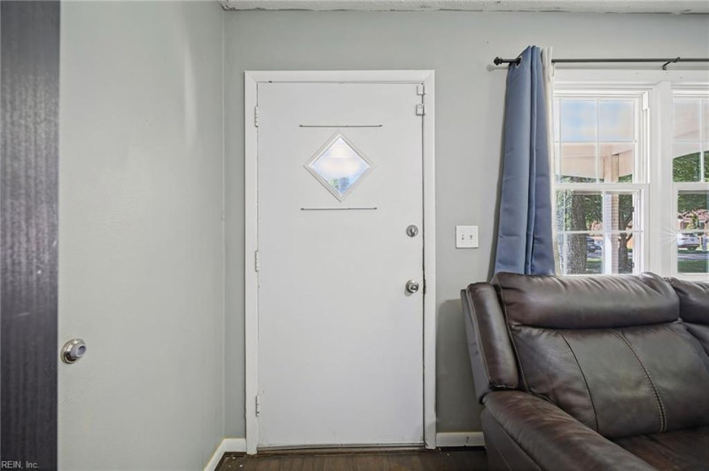 Photo 6 of 29 residential for sale in Chesapeake virginia