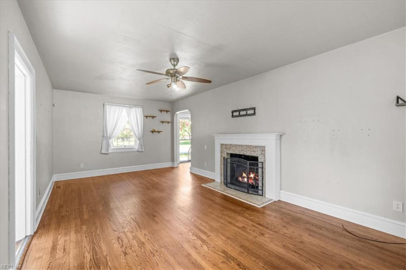 Photo 17 of 38 residential for sale in Hampton virginia