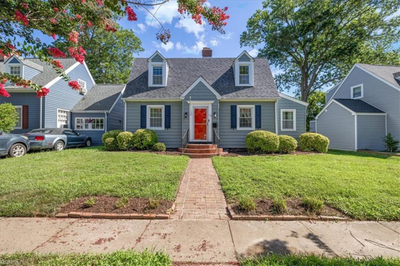 Photo 2 of 38 residential for sale in Hampton virginia