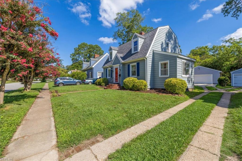 Photo 3 of 38 residential for sale in Hampton virginia