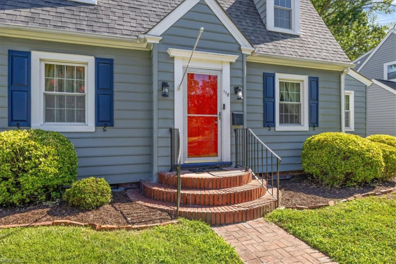 Photo 4 of 38 residential for sale in Hampton virginia