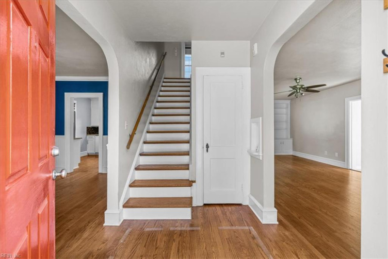 Photo 5 of 38 residential for sale in Hampton virginia