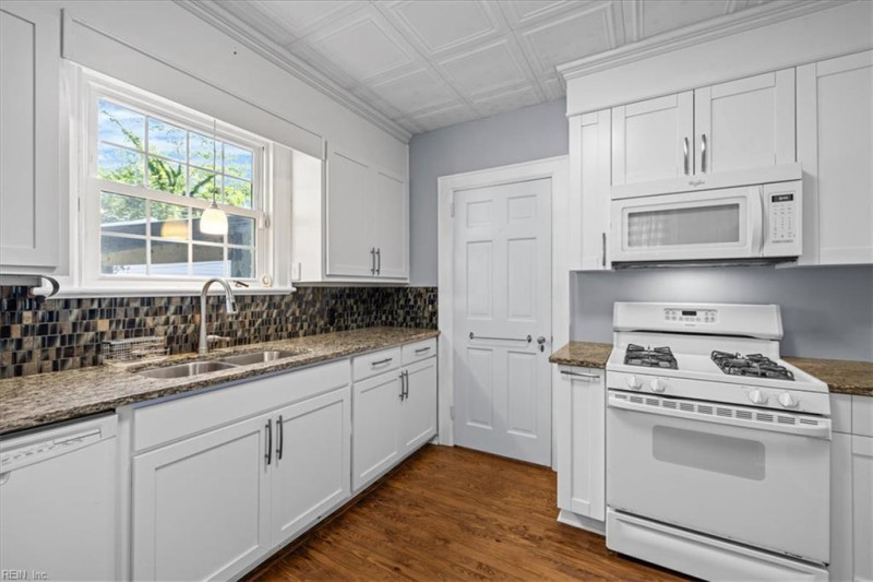 Photo 6 of 38 residential for sale in Hampton virginia