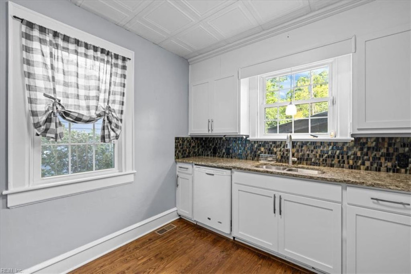 Photo 7 of 38 residential for sale in Hampton virginia