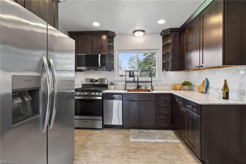 Photo 11 of 38 residential for sale in Norfolk virginia