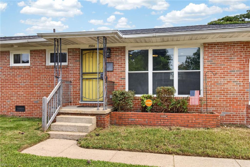 Photo 4 of 38 residential for sale in Norfolk virginia
