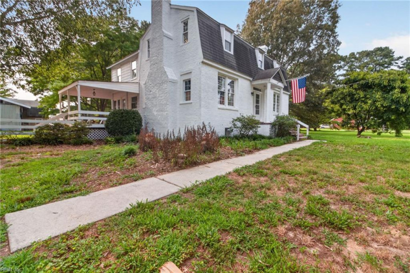 Photo 10 of 37 residential for sale in Chesapeake virginia