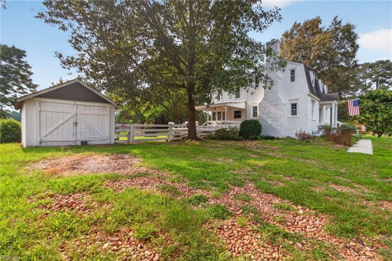 Photo 13 of 37 residential for sale in Chesapeake virginia