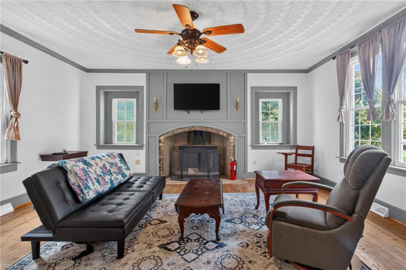 Photo 17 of 37 residential for sale in Chesapeake virginia