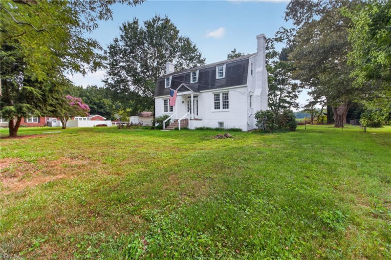 Photo 2 of 37 residential for sale in Chesapeake virginia