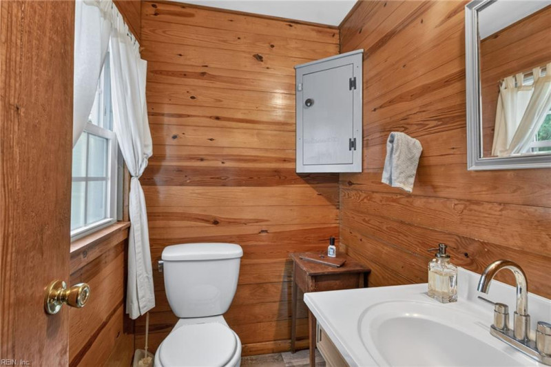 Photo 20 of 37 residential for sale in Chesapeake virginia
