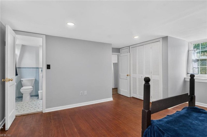 Photo 33 of 37 residential for sale in Chesapeake virginia