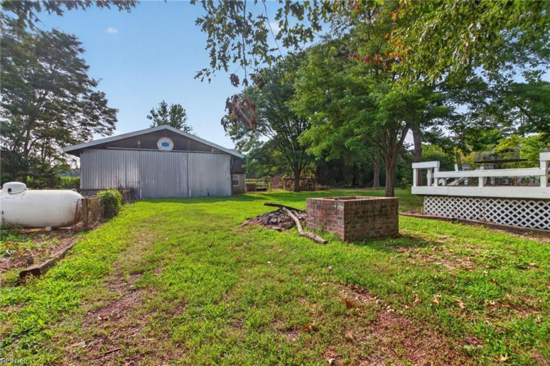 Photo 8 of 37 residential for sale in Chesapeake virginia