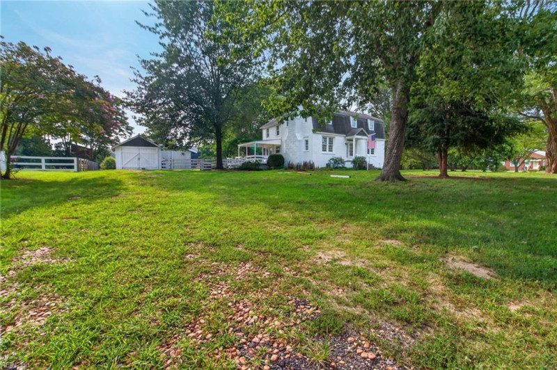 Photo 9 of 37 residential for sale in Chesapeake virginia