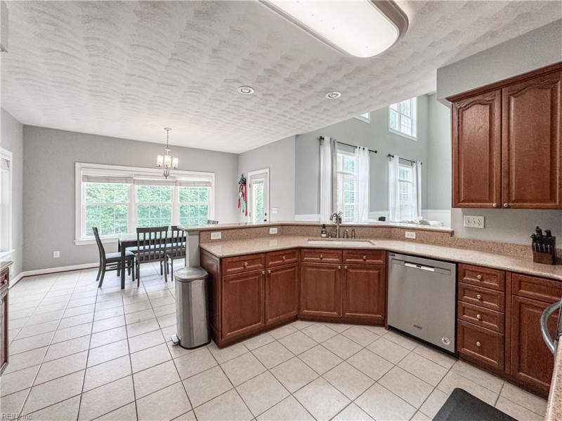 Photo 17 of 42 residential for sale in Chesapeake virginia