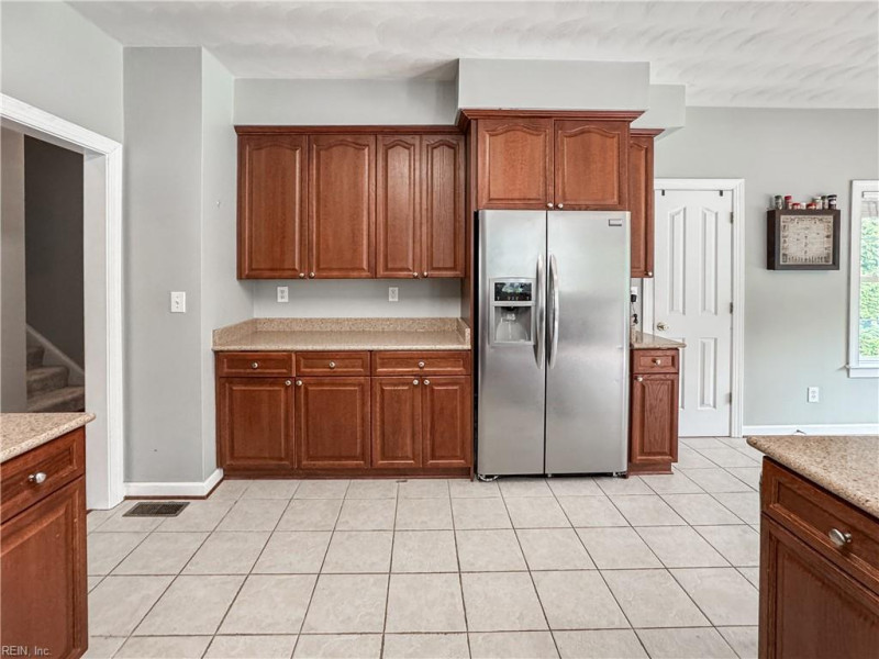 Photo 18 of 42 residential for sale in Chesapeake virginia