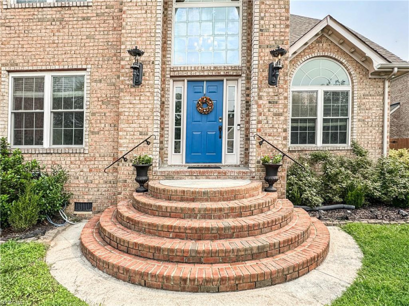 Photo 3 of 42 residential for sale in Chesapeake virginia