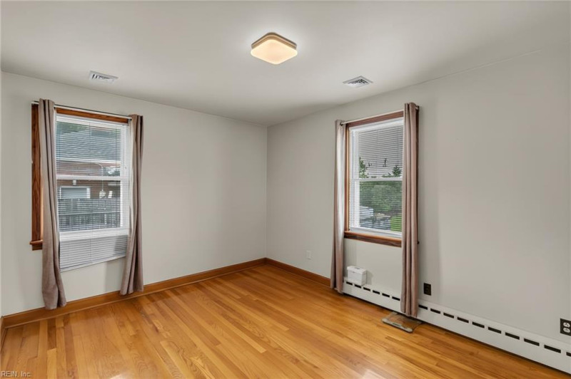 Photo 18 of 39 residential for sale in Norfolk virginia
