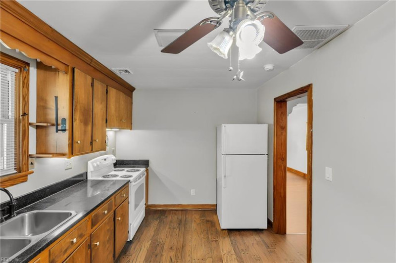 Photo 9 of 39 residential for sale in Norfolk virginia
