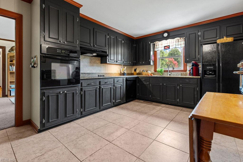 Photo 10 of 33 residential for sale in Franklin virginia