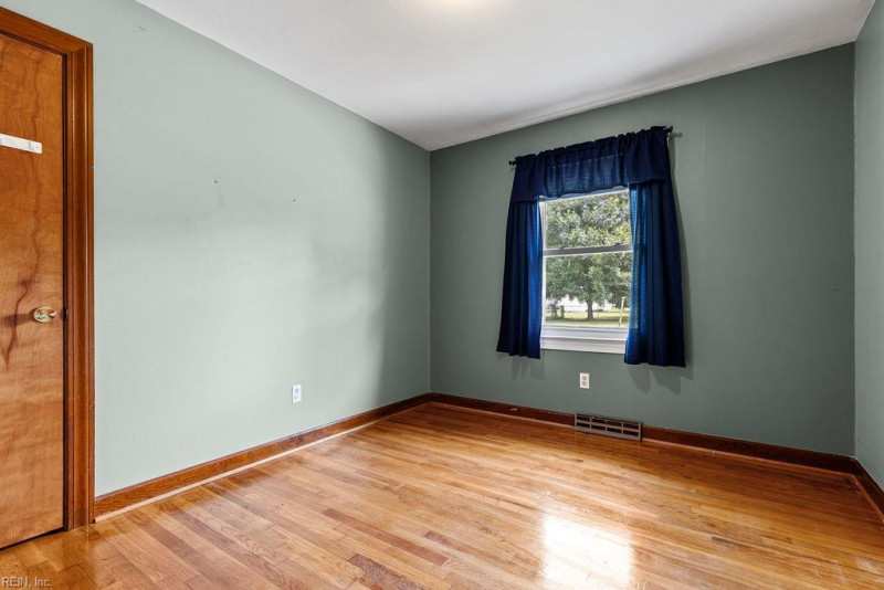 Photo 27 of 33 residential for sale in Franklin virginia