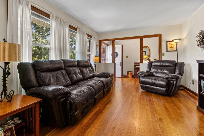 Photo 6 of 33 residential for sale in Franklin virginia