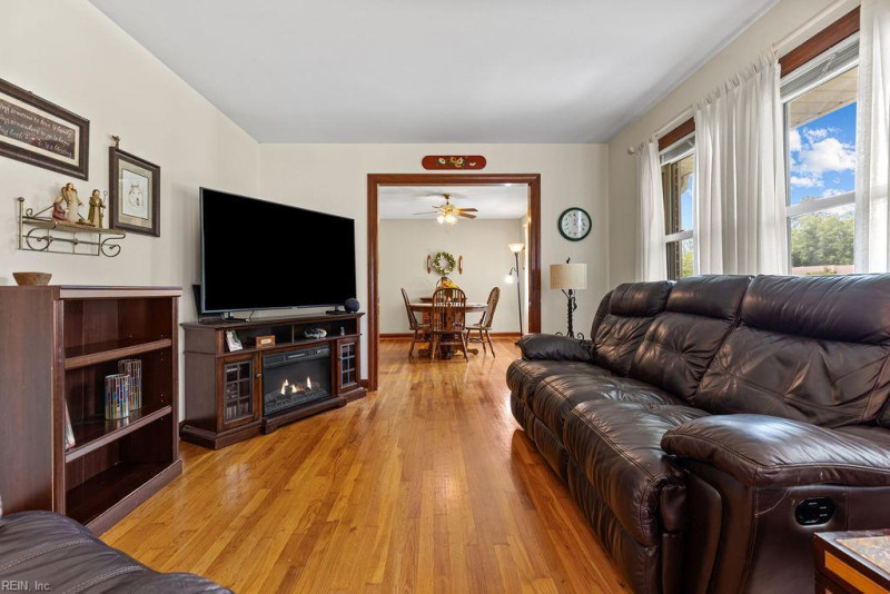 Photo 7 of 33 residential for sale in Franklin virginia