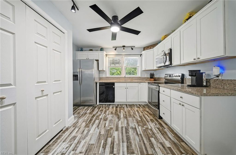 Photo 13 of 44 residential for sale in Virginia Beach virginia