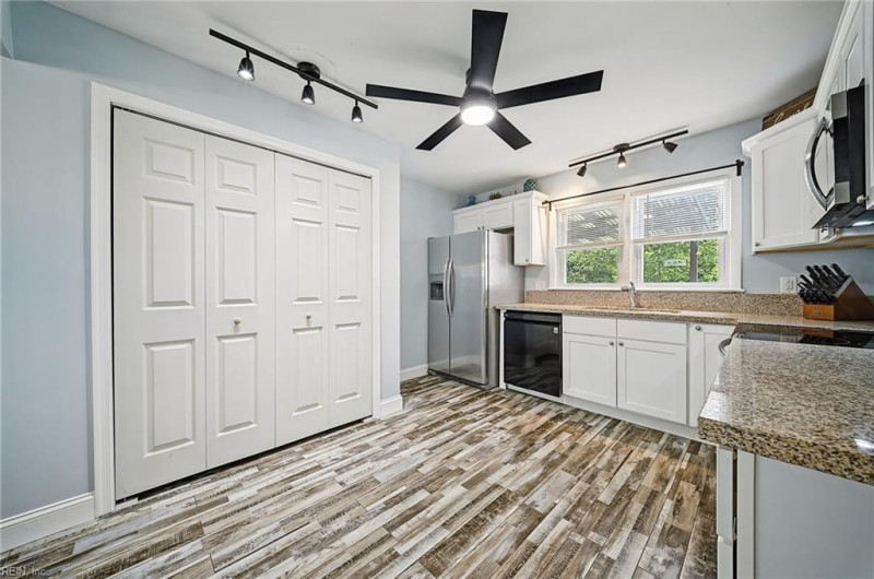 Photo 14 of 44 residential for sale in Virginia Beach virginia