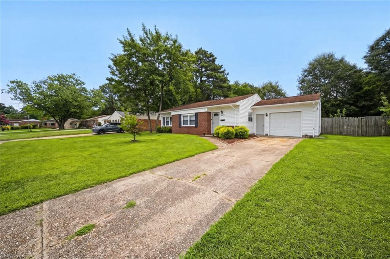 Photo 4 of 44 residential for sale in Virginia Beach virginia