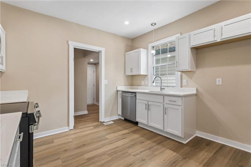 Photo 10 of 39 residential for sale in Newport News virginia