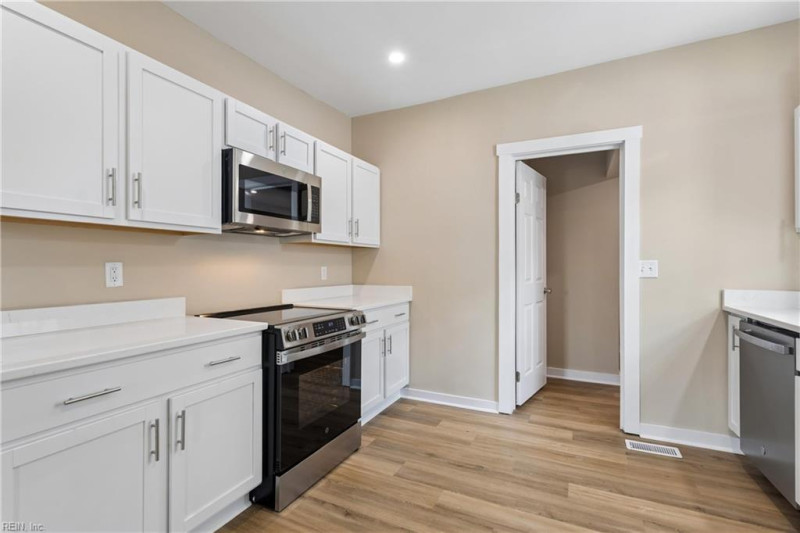 Photo 11 of 39 residential for sale in Newport News virginia