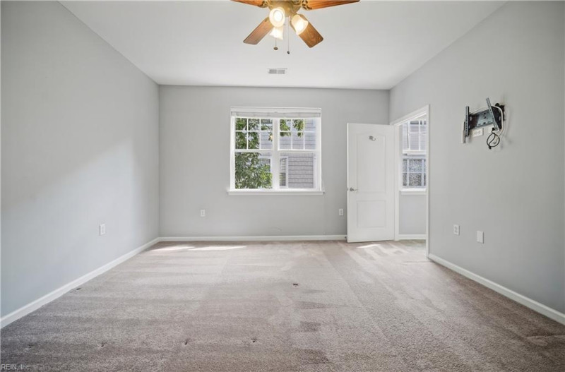 Photo 11 of 43 residential for sale in Virginia Beach virginia
