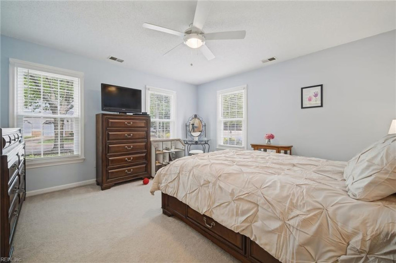 Photo 12 of 32 residential for sale in Chesapeake virginia