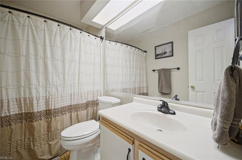 Photo 17 of 32 residential for sale in Chesapeake virginia