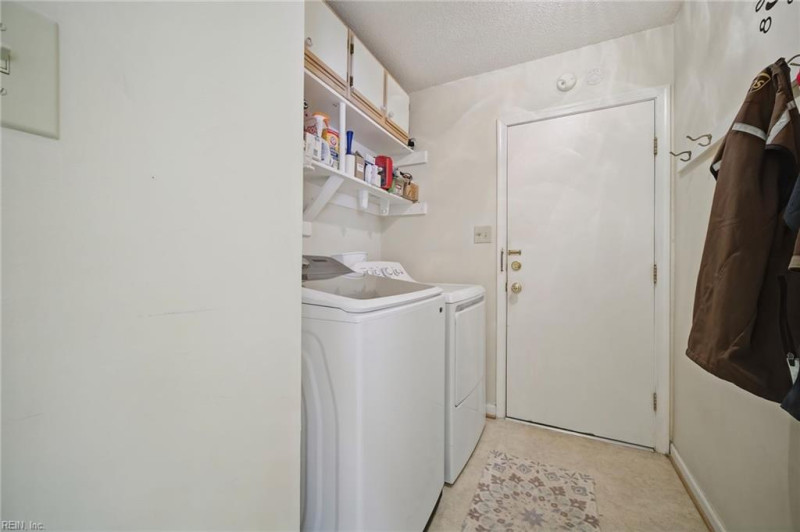 Photo 19 of 32 residential for sale in Chesapeake virginia