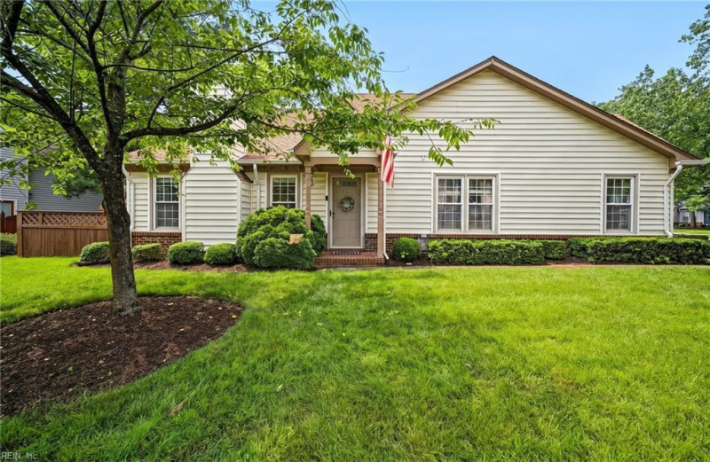 Photo 2 of 32 residential for sale in Chesapeake virginia