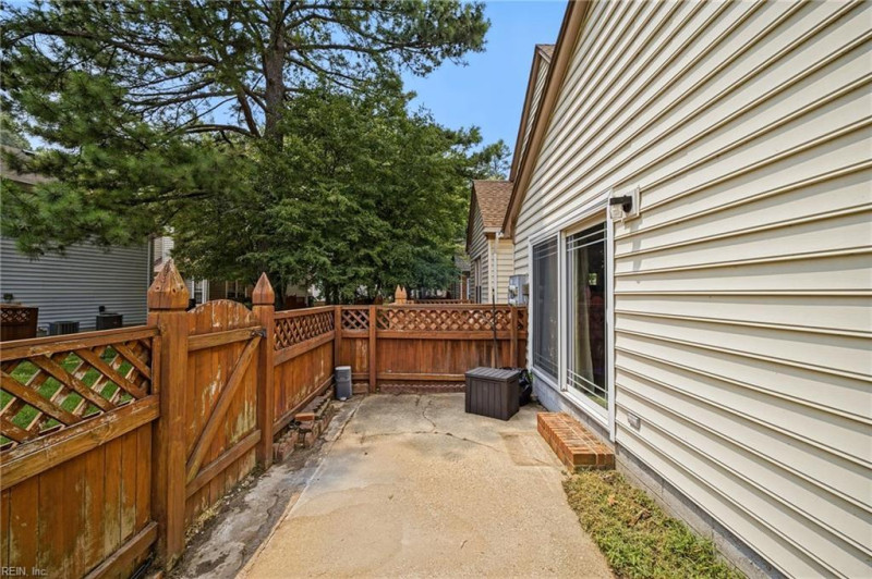 Photo 21 of 32 residential for sale in Chesapeake virginia