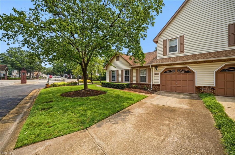 Photo 3 of 32 residential for sale in Chesapeake virginia