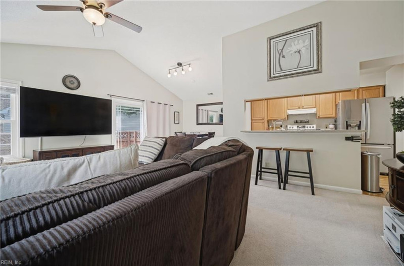 Photo 4 of 32 residential for sale in Chesapeake virginia
