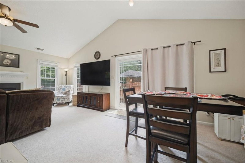 Photo 7 of 32 residential for sale in Chesapeake virginia
