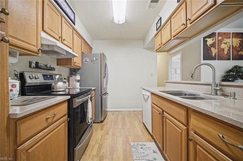 Photo 8 of 32 residential for sale in Chesapeake virginia