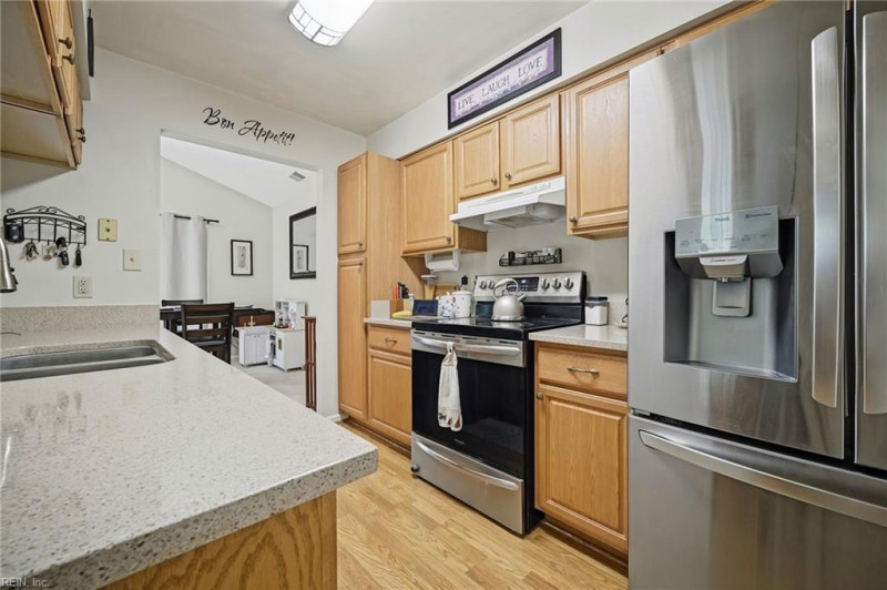 Photo 9 of 32 residential for sale in Chesapeake virginia