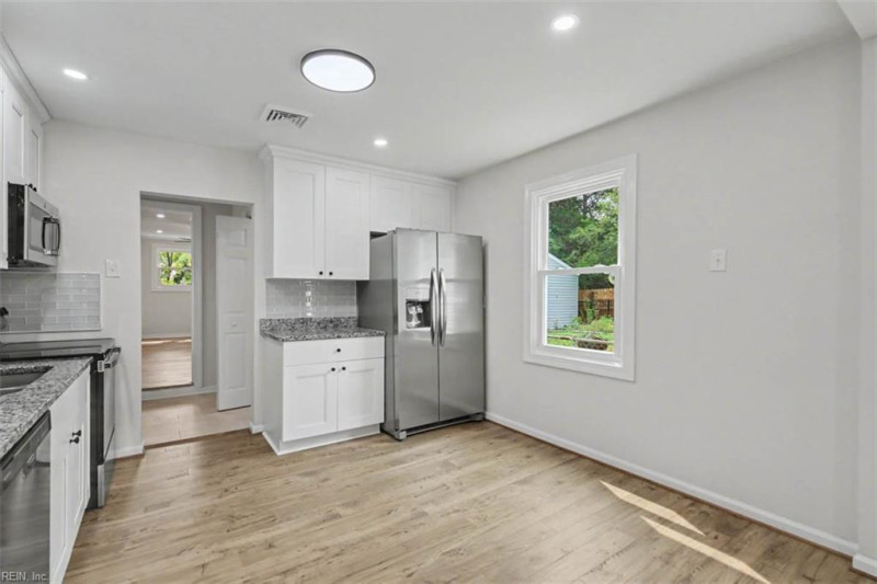 Photo 11 of 29 residential for sale in Hampton virginia