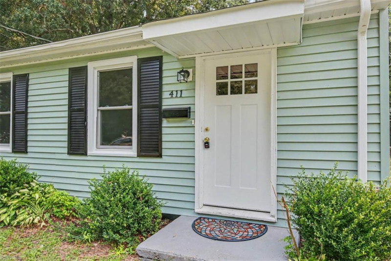 Photo 4 of 29 residential for sale in Hampton virginia