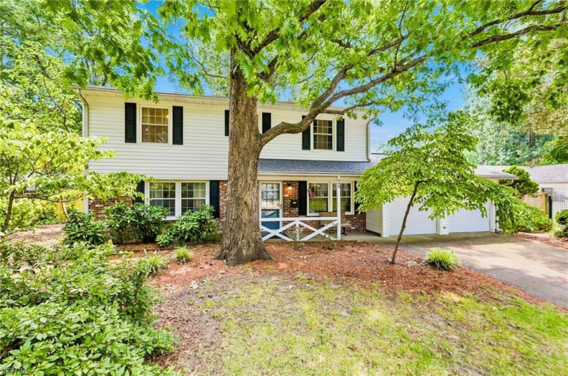 Photo 2 of 39 residential for sale in Virginia Beach virginia