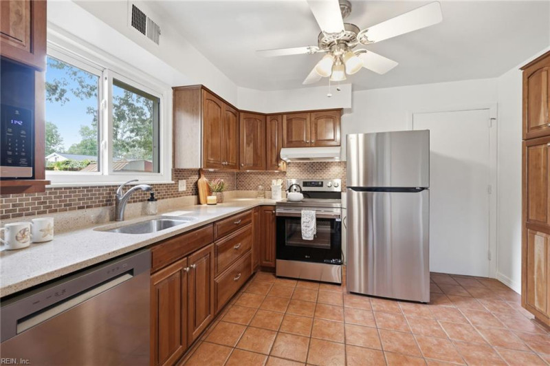Photo 21 of 39 residential for sale in Virginia Beach virginia