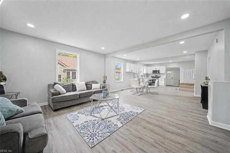 Photo 11 of 35 residential for sale in Portsmouth virginia