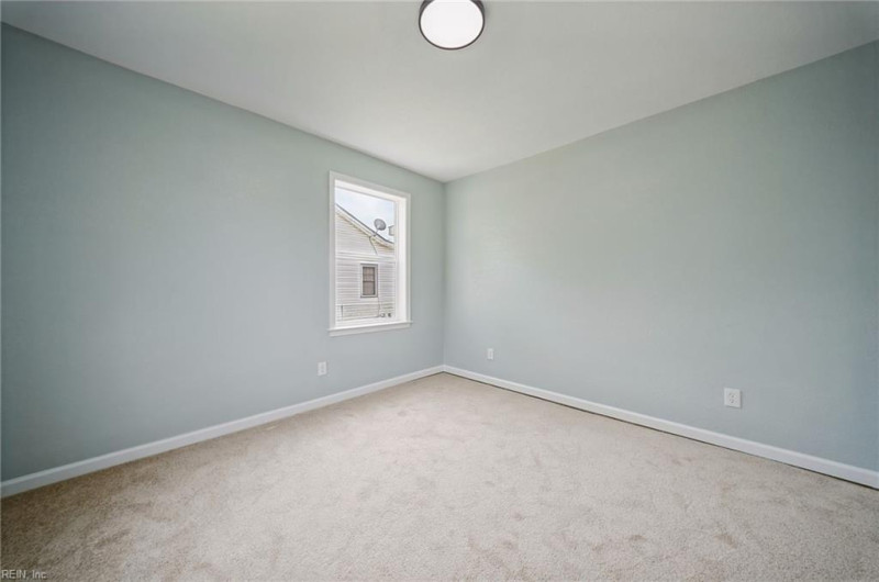 Photo 16 of 35 residential for sale in Portsmouth virginia