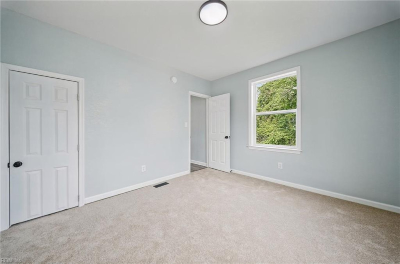 Photo 17 of 35 residential for sale in Portsmouth virginia